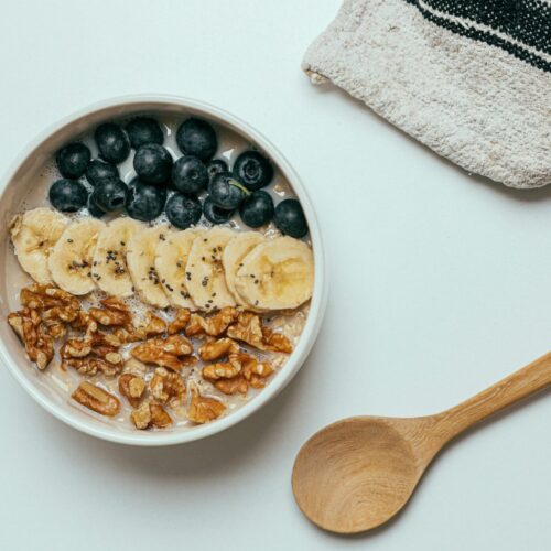 Zdravá ovsená kaša s ovocím